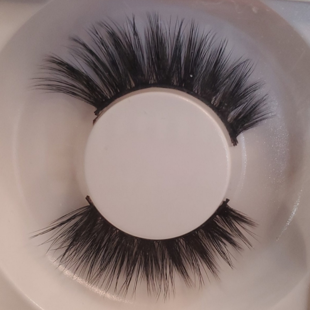 Eyelaches - Picture 2 of 3